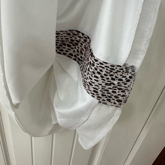 Chicme White Cami Shell Tank with Leopard Cheetah Accents V Neck XL Fall layer - Picture 4 of 6